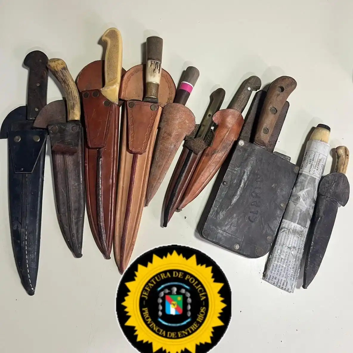 Secuestran armas blancas en un allanamiento por amenazas en Villaguay