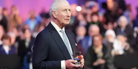 Crece la preocupación: internaron a Carlos III por “efectos secundarios” del tratamiento contra el cáncer