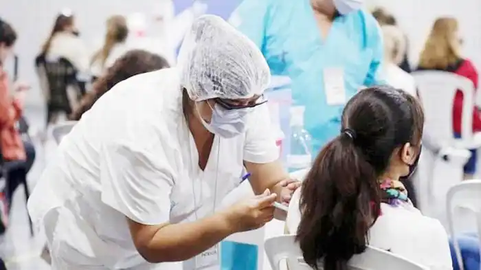 Confirmaron 78.121 contagios y 281 muertes, la cifra más alta en 160 días