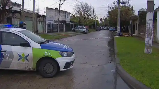 Subcomisario de la Federal persigue y mata joven que le robó las tazas de las ruedas de su auto