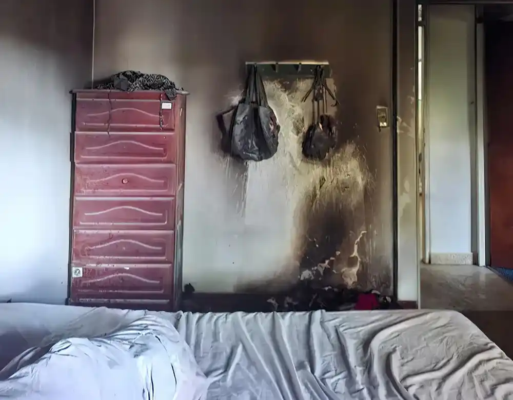 Así quedó el interior de la casa de la víctima.