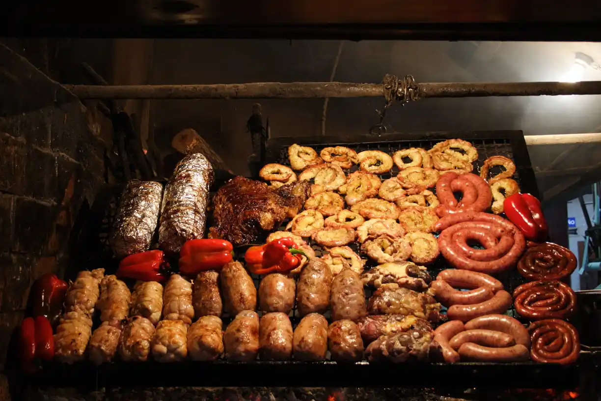 Investigan casos de intoxicación alimentaria en Provincia luego de haber comido carne y achuras