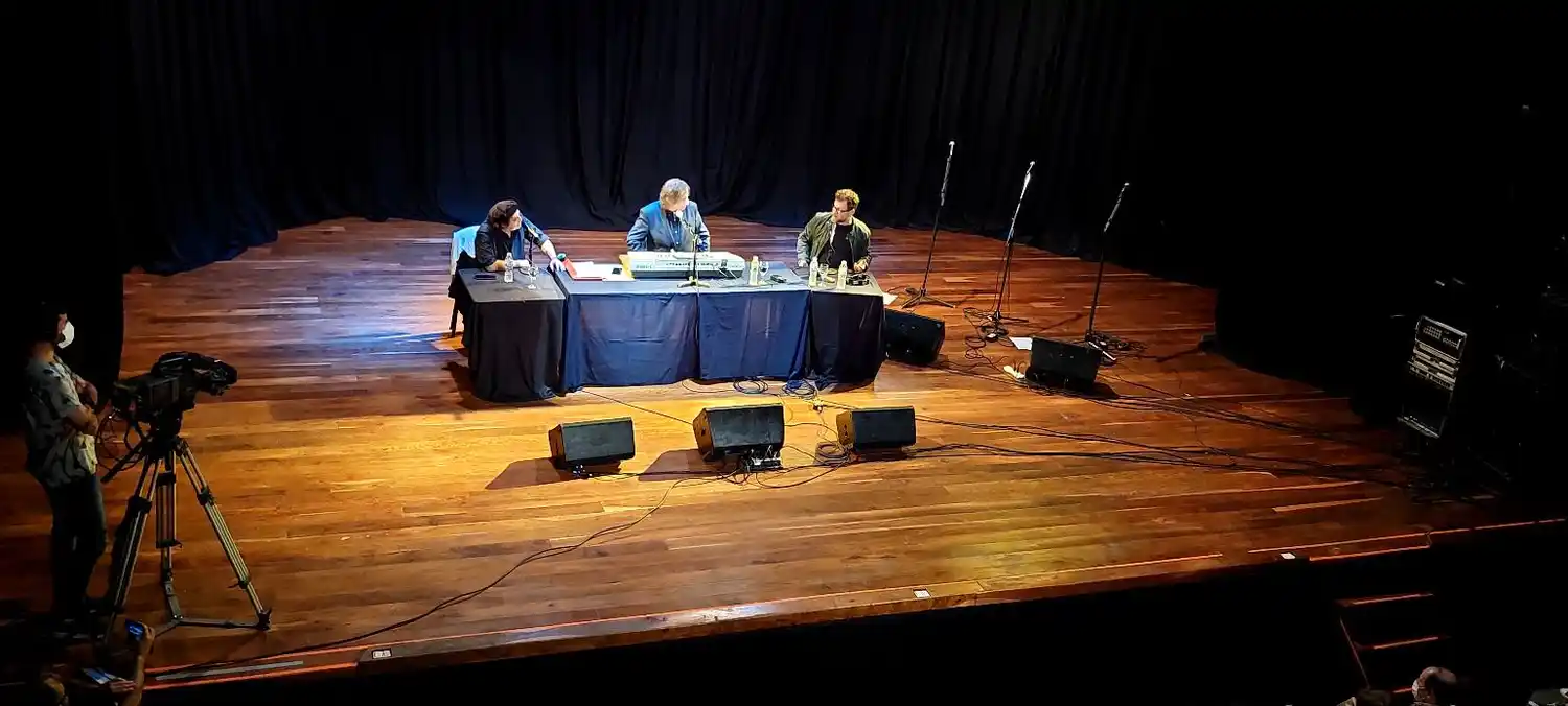Alejandro Dolina brindó un show en el Teatro de la Ciudad