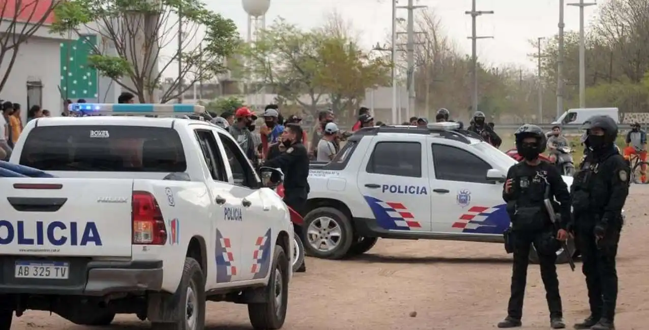 Brutal ataque: una mujer escapó con un cuchillo clavado en la espalda