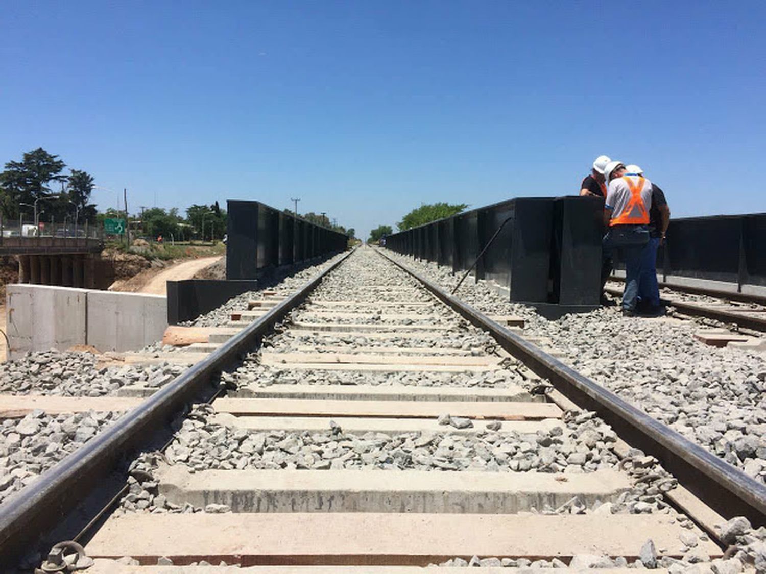 Estiman que nuevo puente ferroviario de Luján "tendría que haber sido de 50 centímetros más"