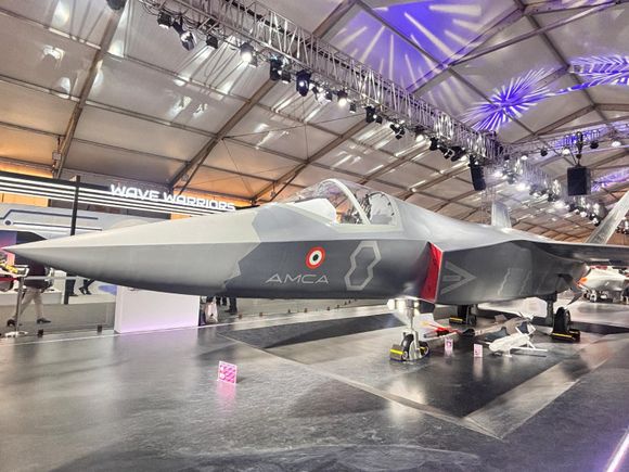 El Ministerio de Defensa de India lanza licitación industrial para la fase de desarrollo del caza AMCA