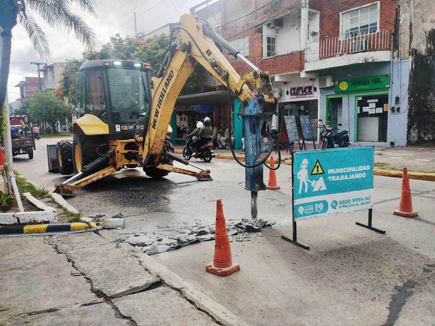 La comuna realizó obras de bacheo para reparar 
arterias pavimentadas en sectores de la ciudad