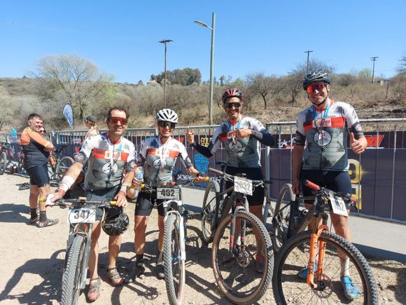 Ciclismo de montaña: Con muchos participantes sampedrinos, se disputó la Gold Race en La Falda