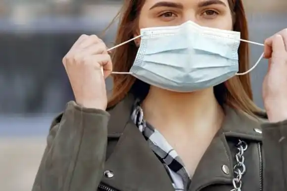 Por la suba de casos, recomiendan el uso de barbijos en el transporte público