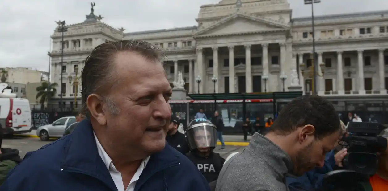 Los pilotos denuncian "avasallamiento de derechos laborales y sindicales" y se presentan en la Justicia.