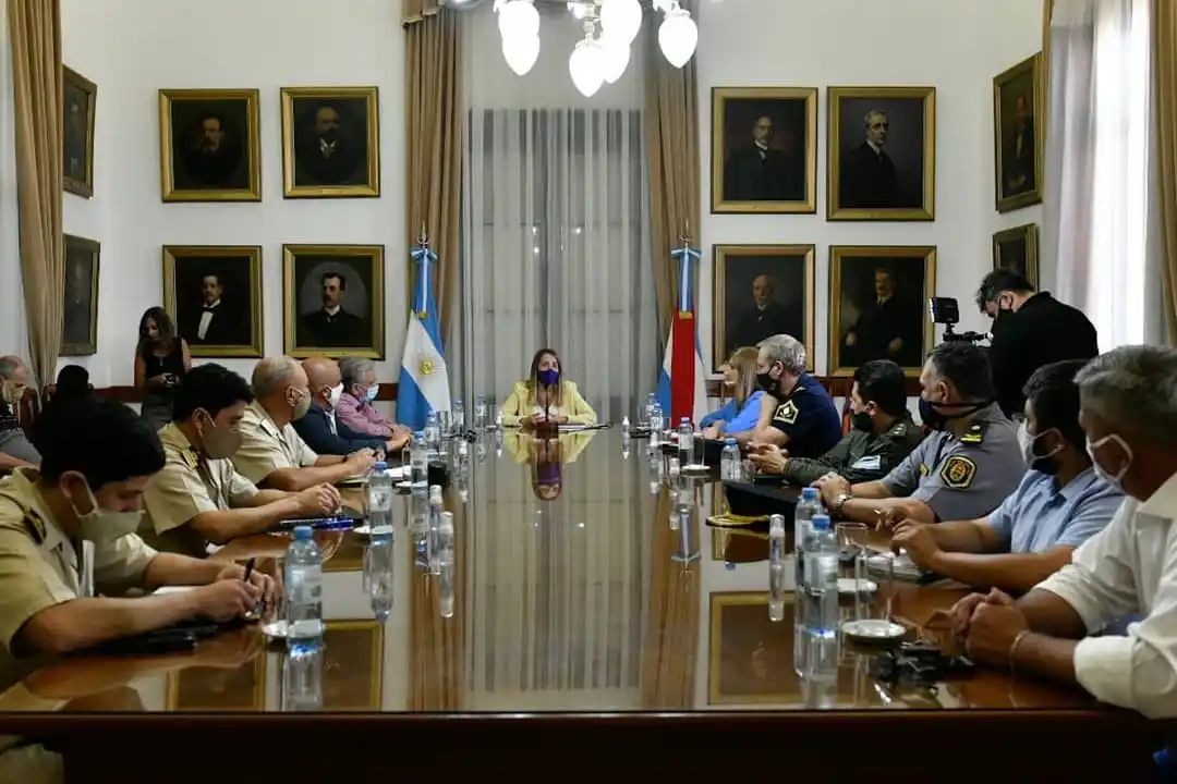 Preocupados por la aglomeración de personas que cruzan desde Rosario a las islas de Victoria, intensificarán los controles