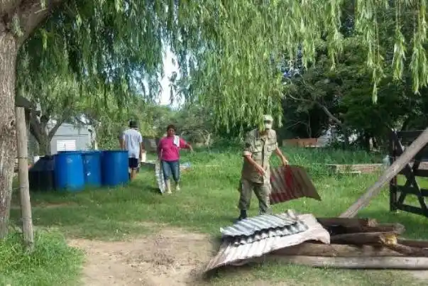 Cerca de mil personas continúan evacuadas
