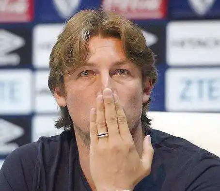 Gabriel Heinze pone paños fríos en Vélez: "Jugamos con Boca, Zárate es un jugador más"