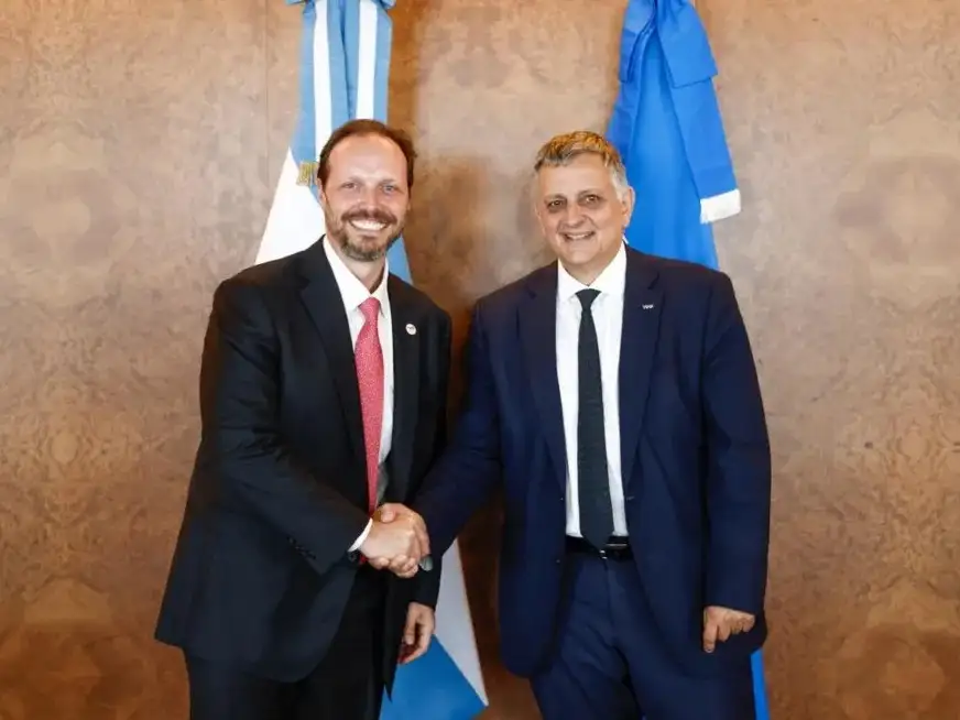 Sergio Mengoni, de TotalEnergies, y Horacio Marin, de YPF.