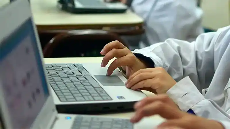 "Las provincias en fase 5 empezarán las clases desde agosto en forma escalonada"