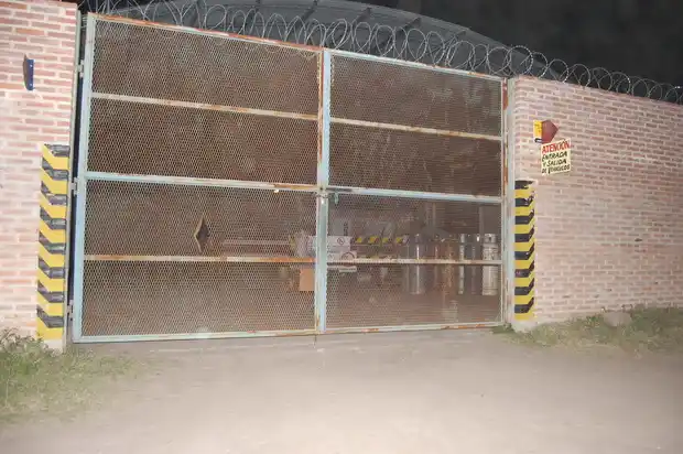 Le robaron un camión cargado de 70 garrafas