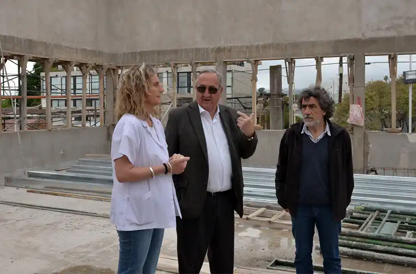 Lunghi ganó y se fue a recorrer obras
