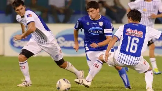 Godoy Cruz le ganó 3 a 0 a Rafaela y se puso a dos de River 