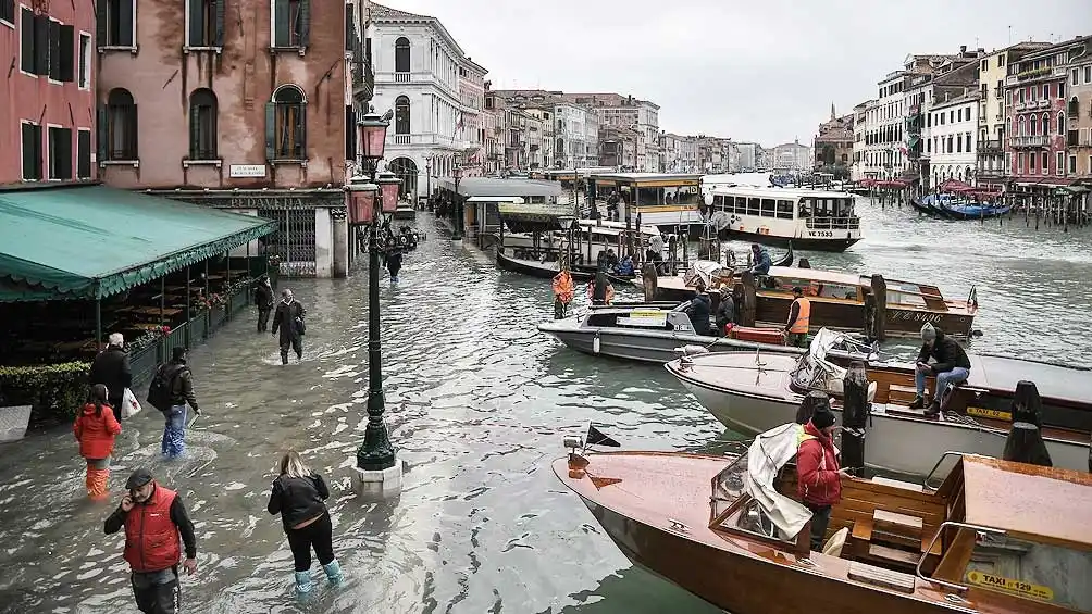Venecia recobra de a poco la calma tras las inundaciones