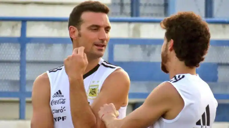 Scaloni y Aimar encaran la renovación de la Albiceleste