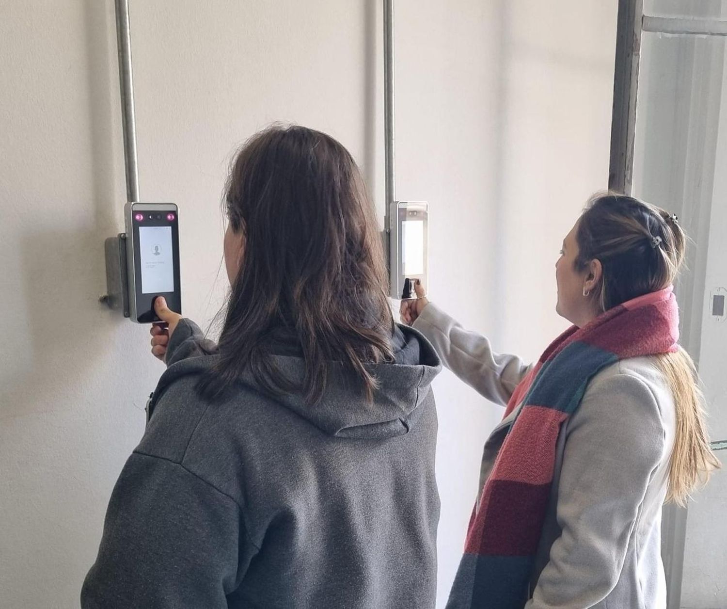 Nuevo sistema de control de acceso biométrico para el ingreso de su personal.