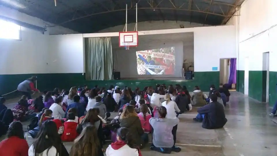 Directora de escuela de Claraz invitada a presentación en La Plata