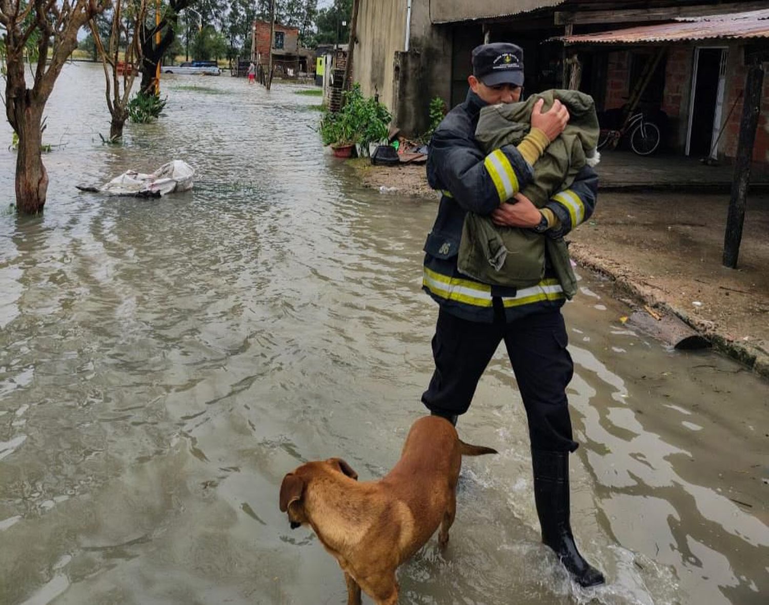 Más 117 personas continúan evacuadas.