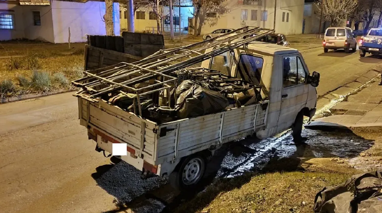 Un niño de 7 años cayó de un furgón tras pasar por un pozo