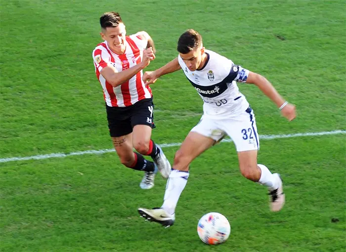 El clásico platense tuvo vuelo bajo