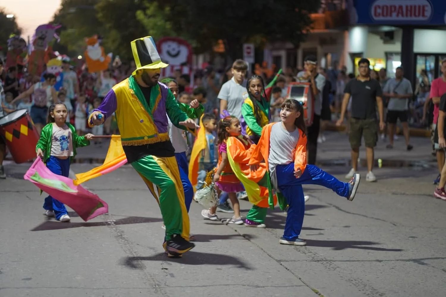 Vecinos de todas las edades participaron del carnaval.