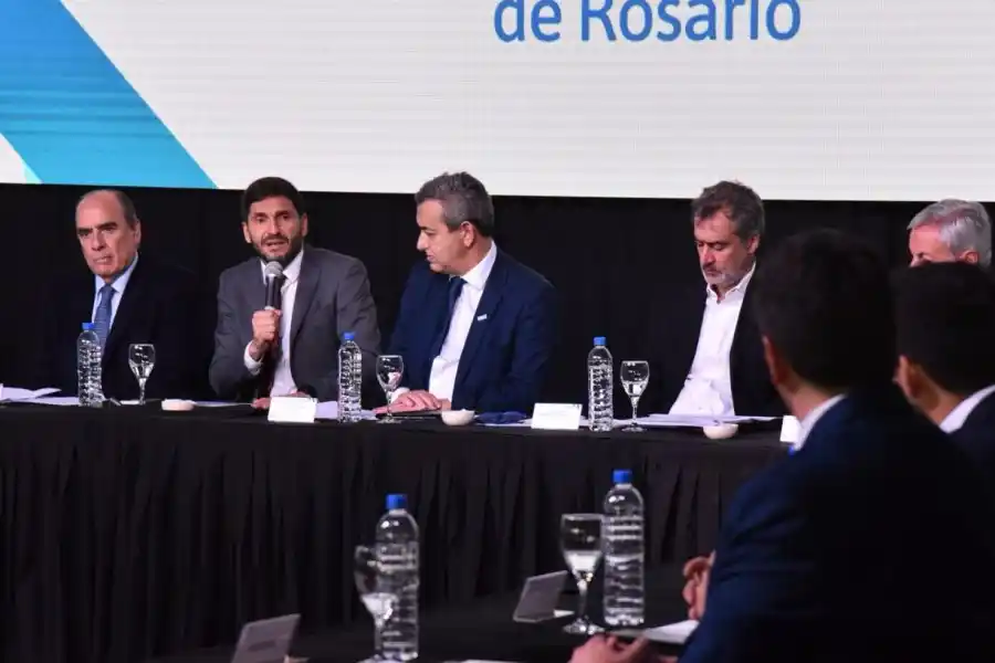 Pullaro respaldó a los intendentes  por subsidios al transporte