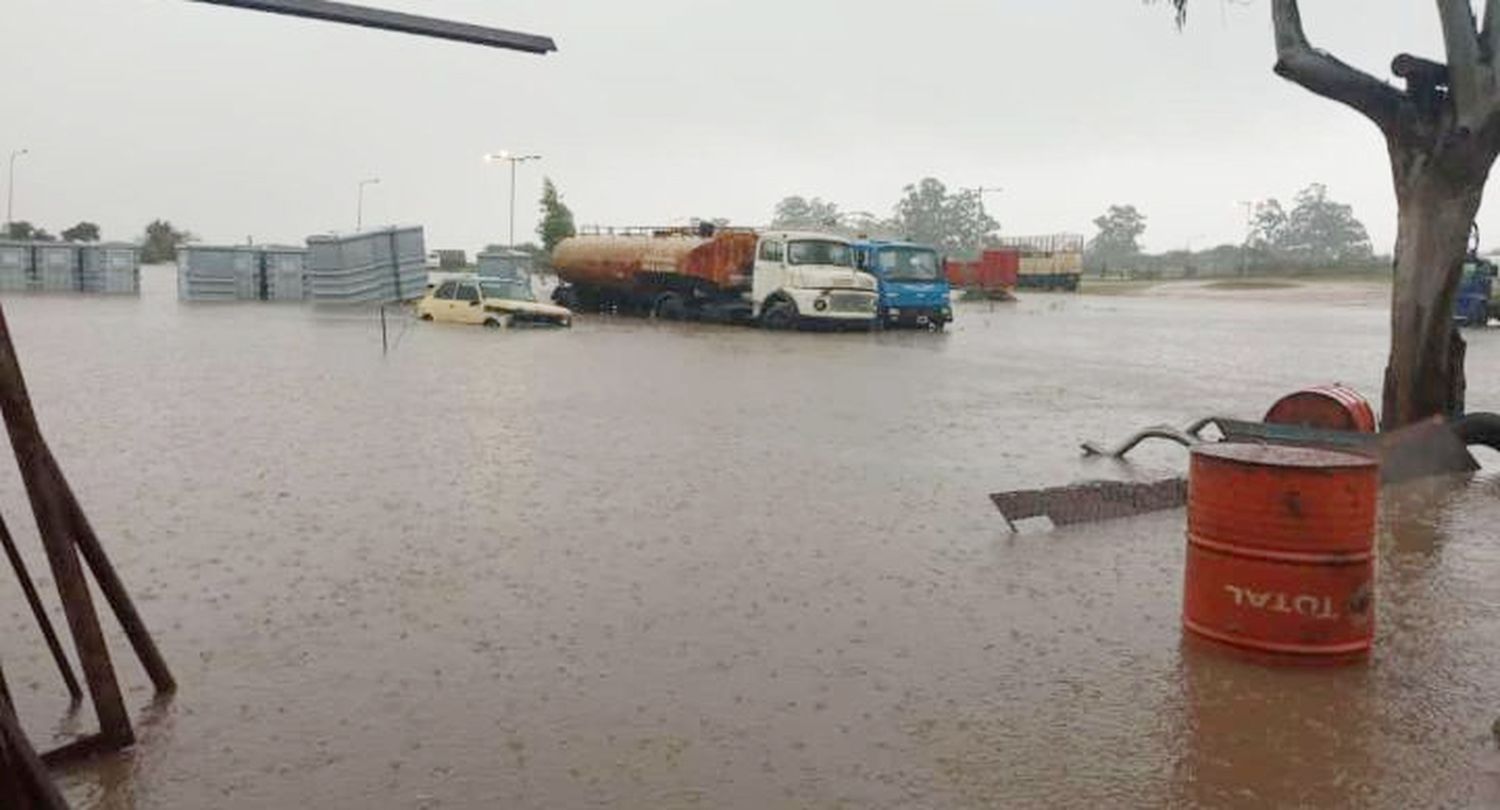 La Provincia y dos municipios brindan asistencia a familias afectadas por la lluvia