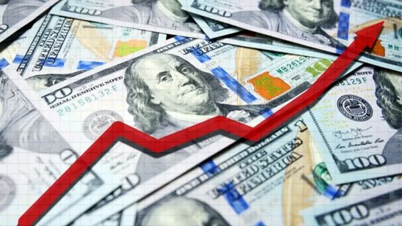 Se escapó el dólar oficial: este jueves subió $55 y cotiza más alto que el blue