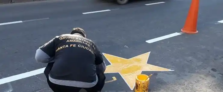 Pintaron una estrella amarilla en Boulevard Gálvez por Jésica Vivas