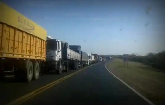 Conflicto de pescadores: corte total del puente Rosario-Victoria