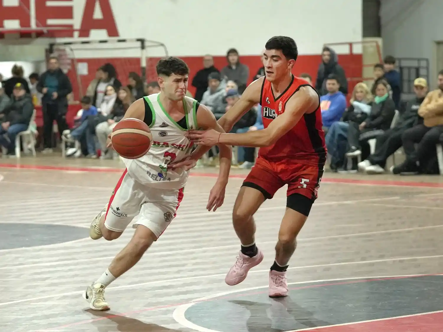 La final del básquet local queda en suspenso