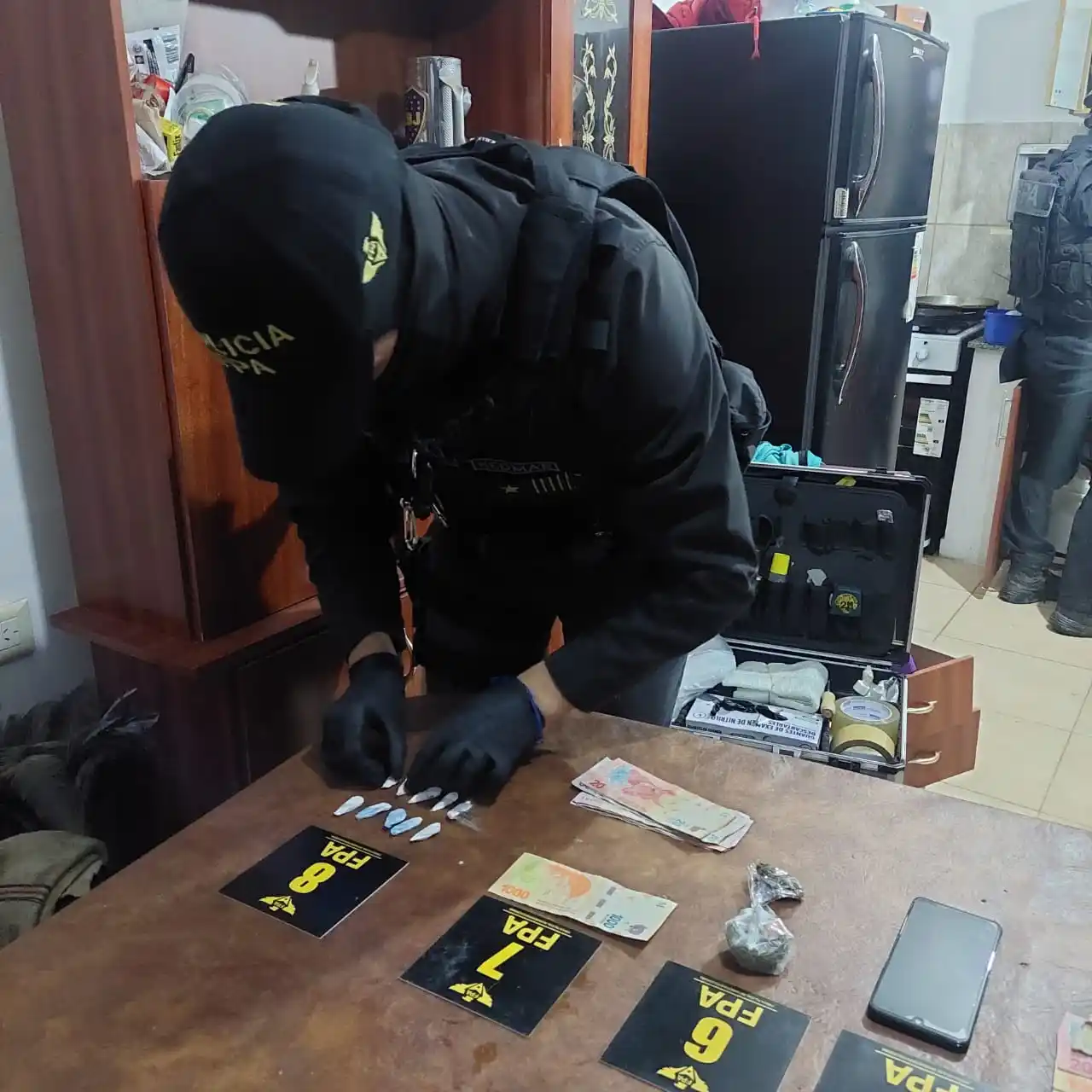 En el marco de dos causas por venta de droga, se detuvo a dos sujetos de 27 y 35 años de edad.