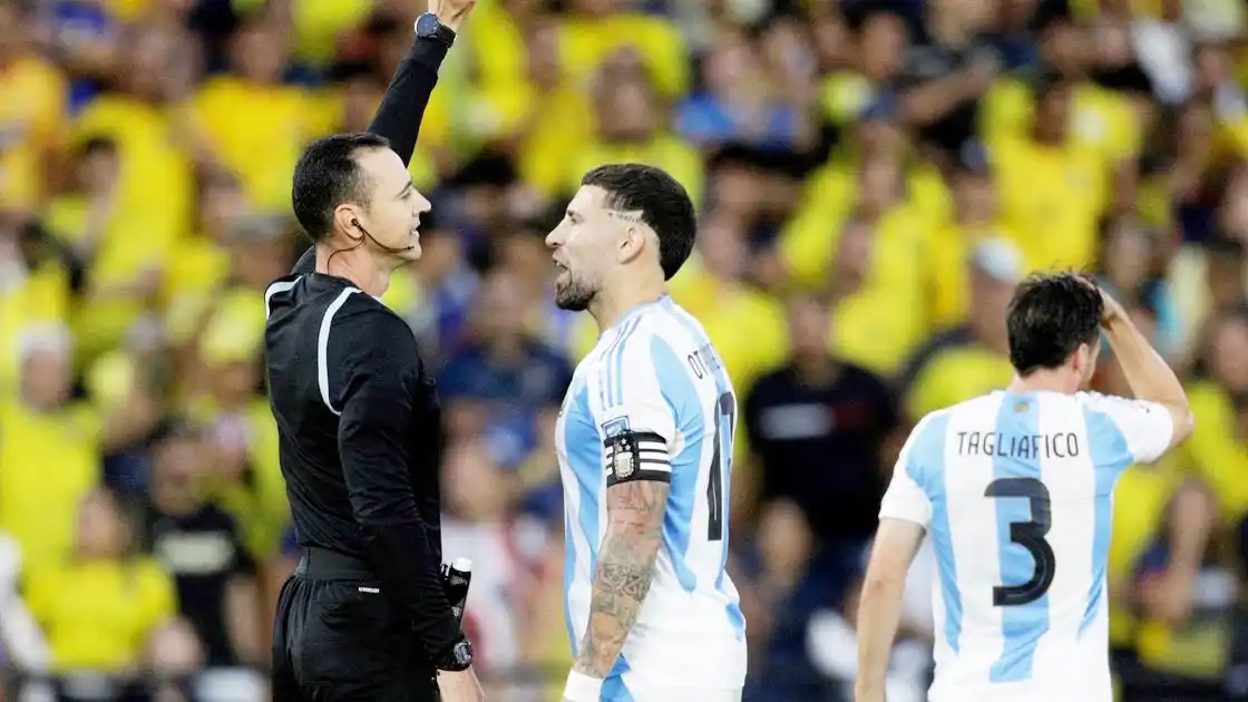 Otamendi fue expulsado y podría perderse la Finalissima