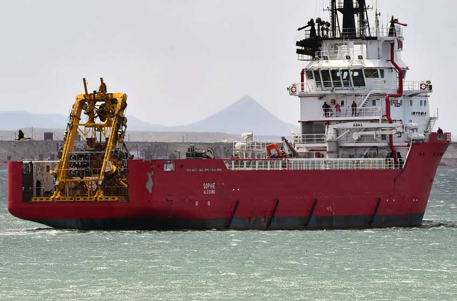 El buque Sophie Siem abandonó la zona de búsqueda del submarino