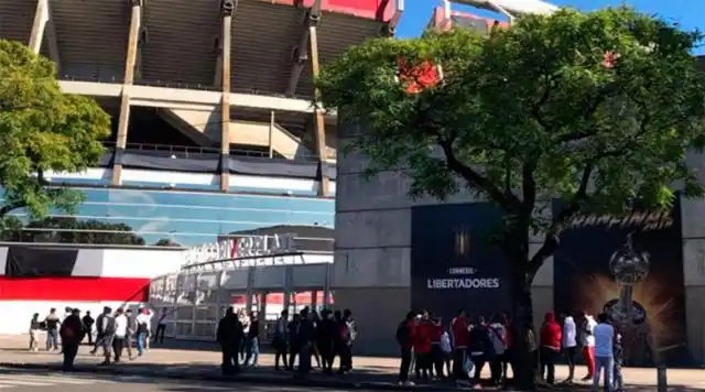 Allanaron el Monumental por la causa de reventa de entradas
