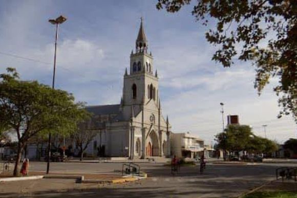 Fue agredido a la salida de un pub en San Jorge y pelea por su vida en Rosario