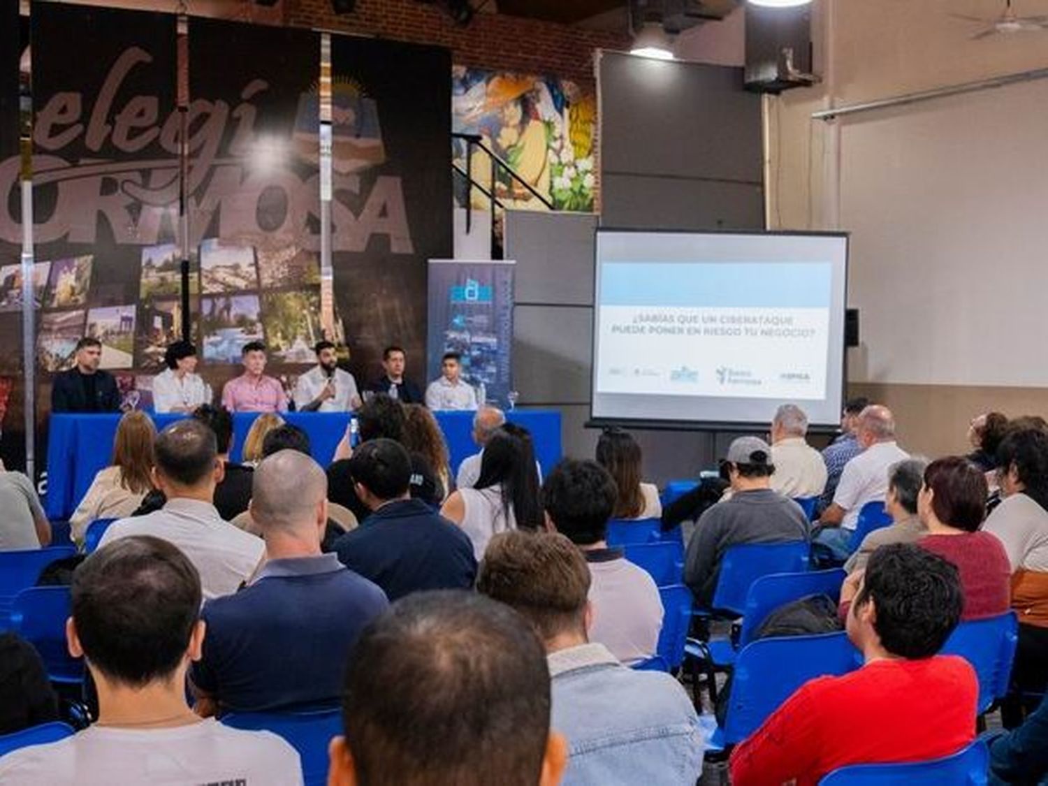 Clase magistral sobre ciberseguridad en el Galpón G