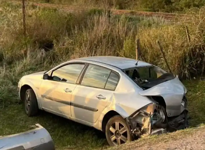El tren que iba de Constitución a Mar del Plata chocó contra un auto en Castelli: un hombre resultó herido