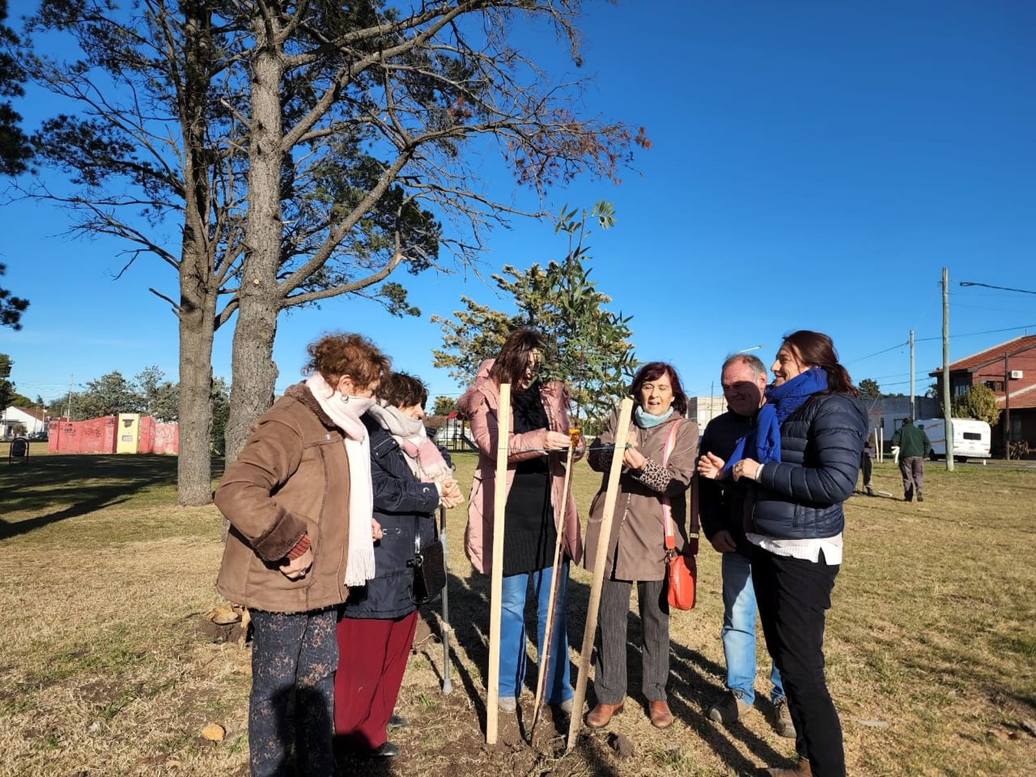 El Rotary Club Oeste donó árboles al Municipio para plantar en espacios públicos