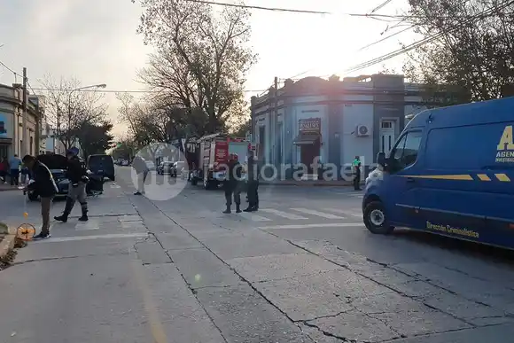 Violento accidente en Rafaela: Bomberos tuvieron rescatar a un hombre atrapado