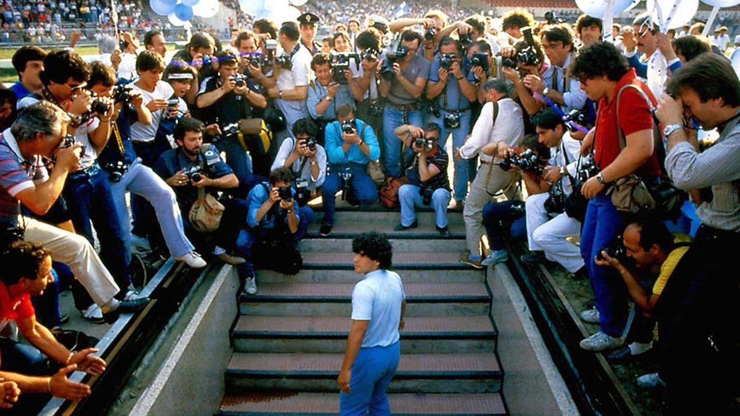 Histórico: el estadio del Napoli pasará a llamarse �SDiego Armando Maradona⬝