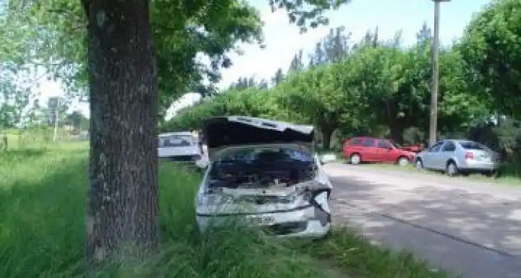Chocaron dos autos de frente sobre la Ruta 191