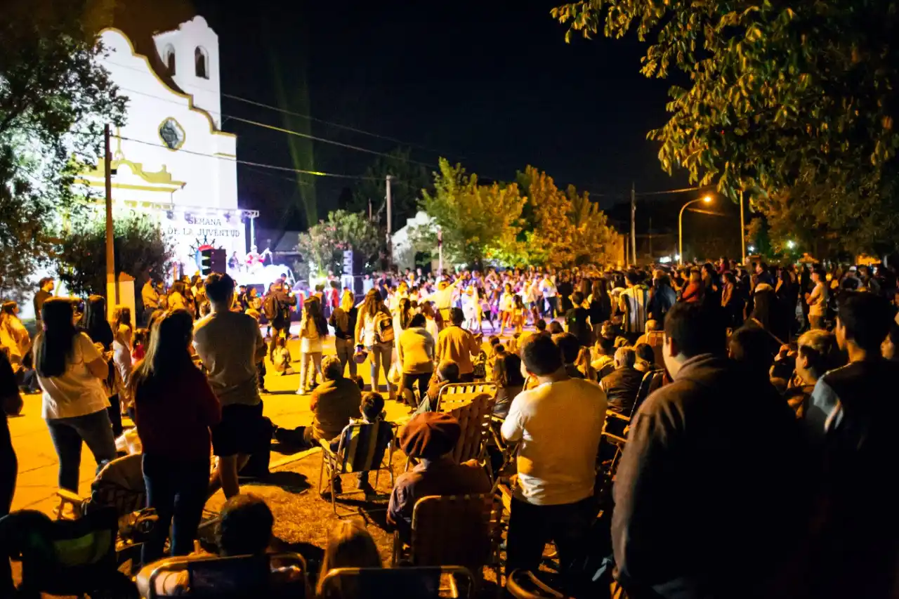 Con una multitudinaria fiesta, empezó la Semana de la Juventud en Santa Lucía