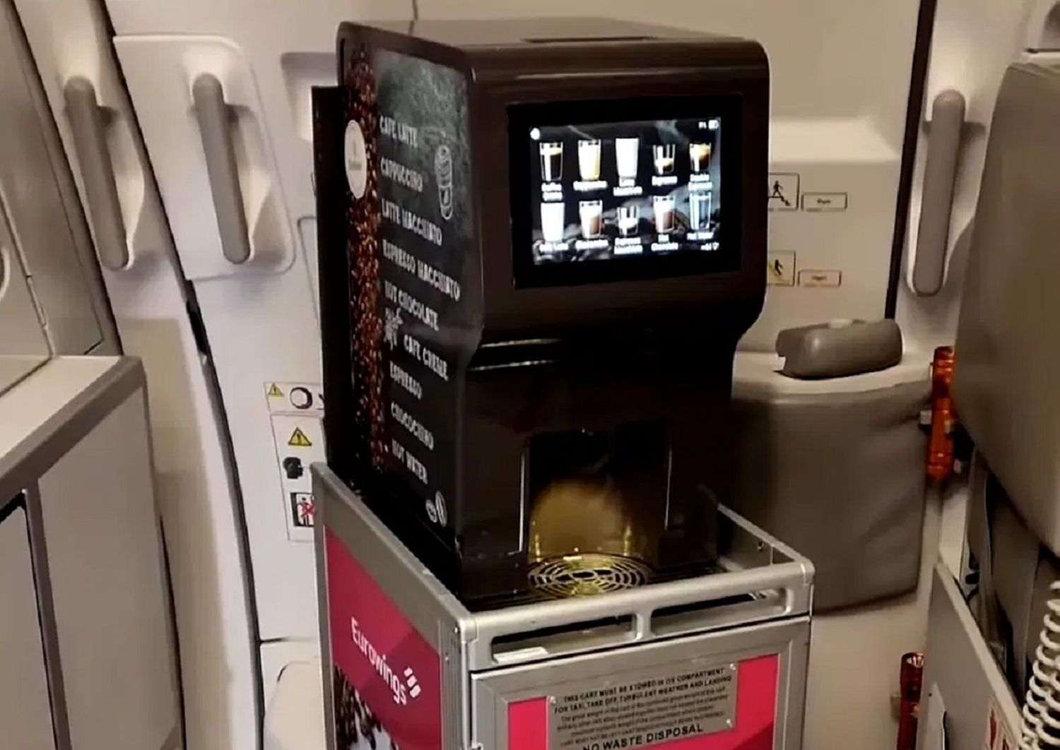 Una aerolínea europea incorpora a bordo una máquina automática de café