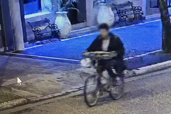 No pudieron robar una bici que tenía candado, y se llevaron la rueda trasera